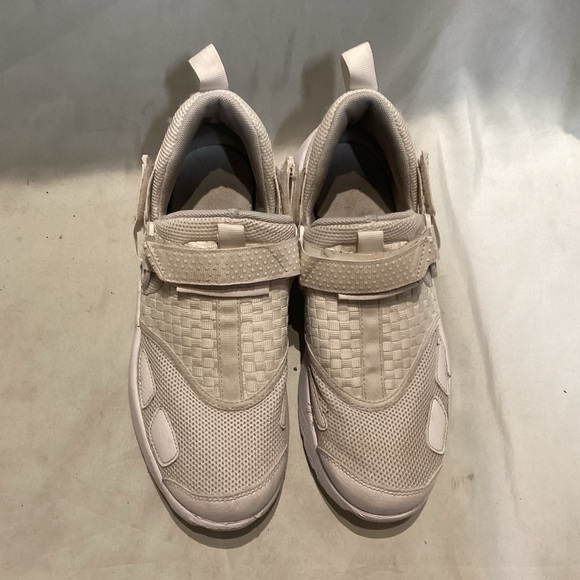 NIKE
JORDAN TRUNNER LX 'TRIPLE WHITE' 897992-100 - Picture 6 of 11